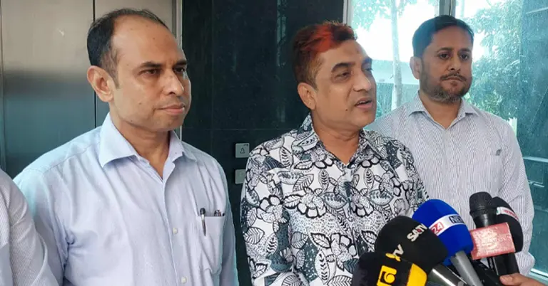 খাদ্য অধিদপ্তরের মহাপরিচালক মো. আবুল হাছানাত হুমায়ুন কবীর কথা বলেছেন